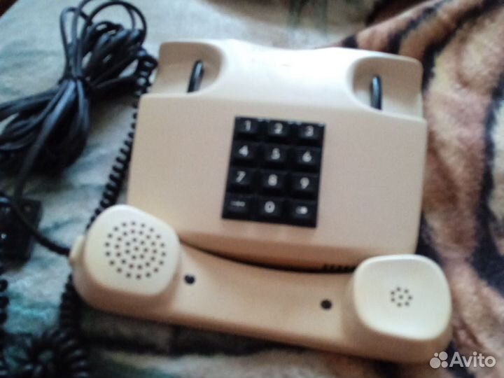 Стационарный телефон кнопочный СССР