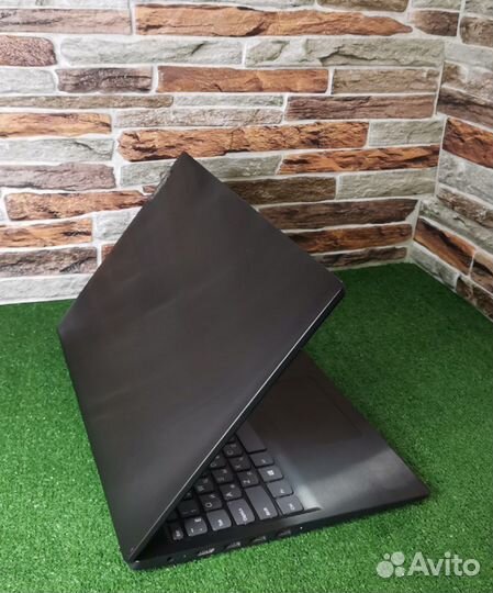 Мощный ноутбук Lenovo i3 7го/Видеоката 2гб/8озу