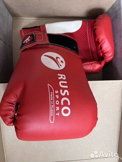 Боксерские перчатки 10 oz новые