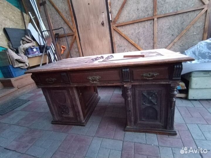 Антикварный письменный стол