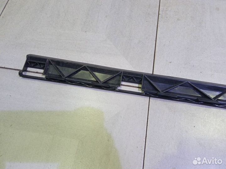 Кронштейн накладки порога