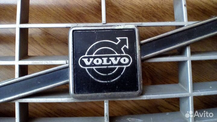 Решетка радиатора Volvo 340