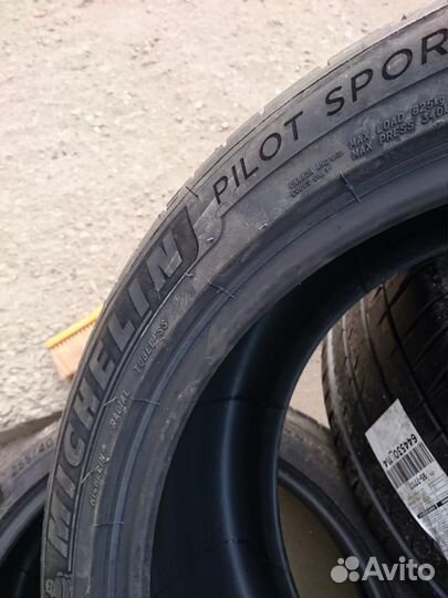 Michelin Pilot Sport 4 S 285/30 R19 98Y