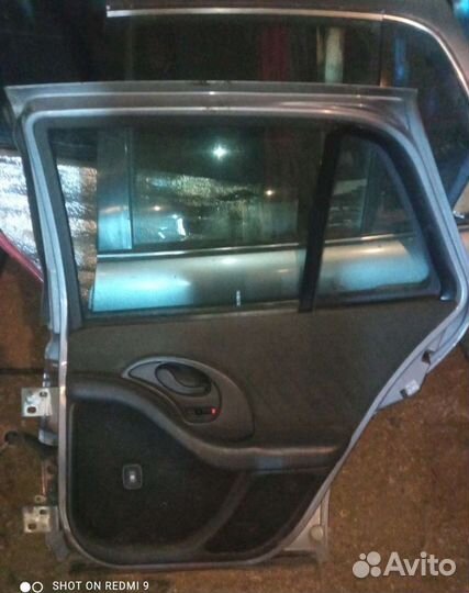 Двери задние на Pontiac grand am