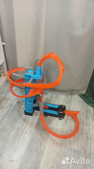 Трек Hot Wheels Небесное столкновение