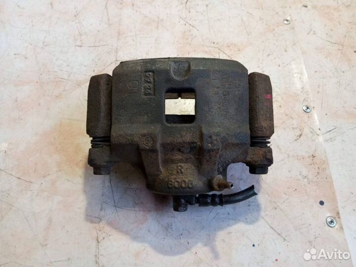 Суппорт тормозной передний правый Mitsubishi