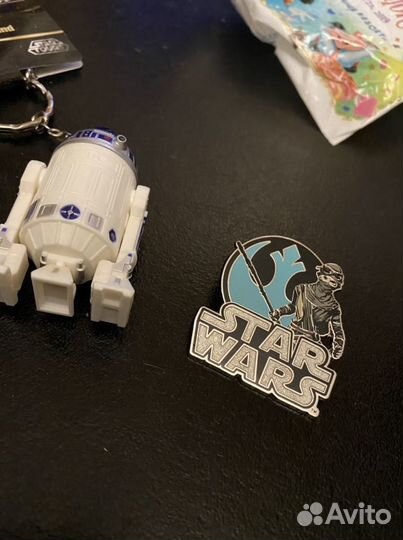 Брелок и значок star wars