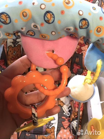 Дуга с игрушками погремушка