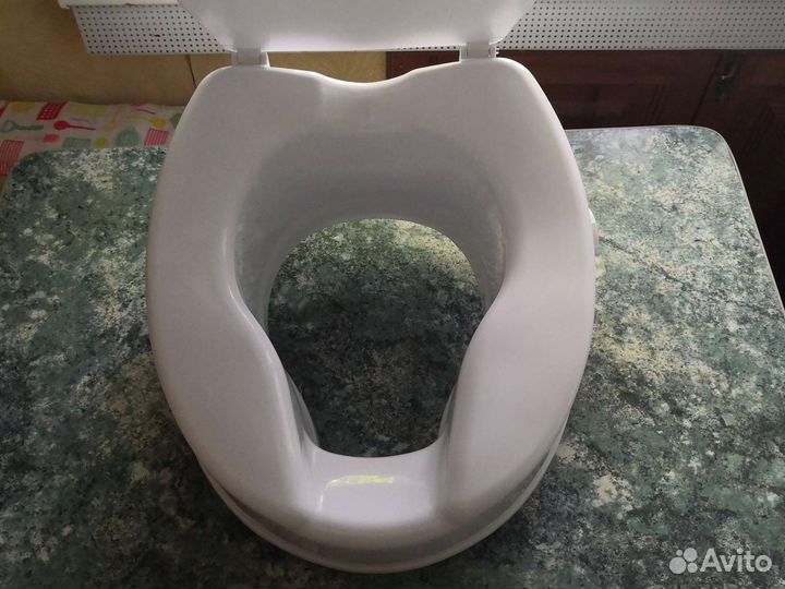 Насадка на унитаз для инвалидов