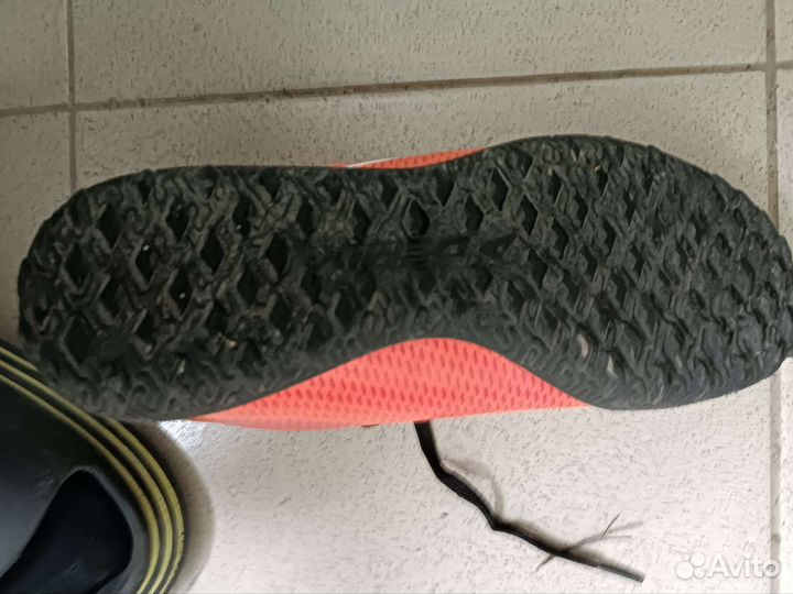 Бутсы футбольные сороконожки 39 размер