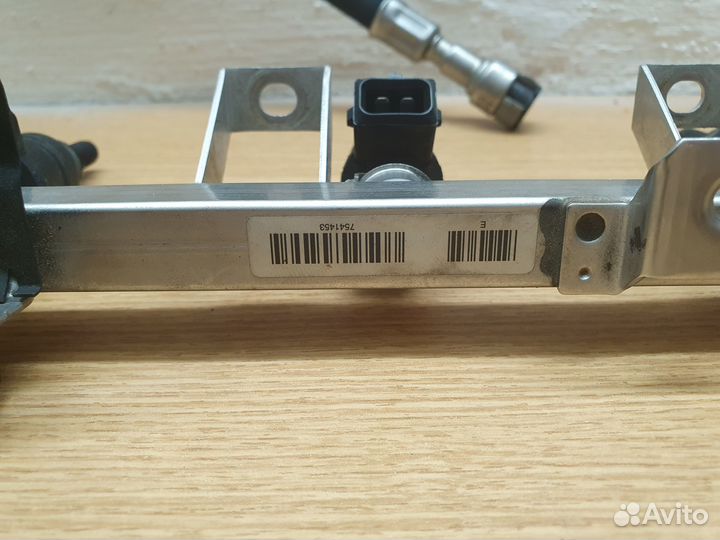 Топливная рампа с форсунками BMW E60 m54b25