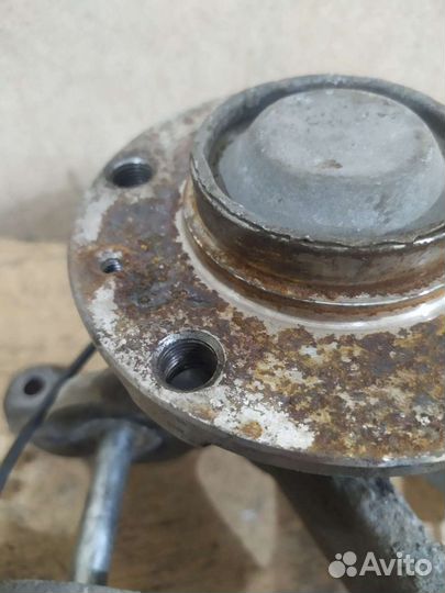 Кулак задний ступица левый правый Peugeot 407 пежо