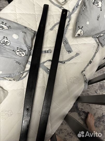 Детская кроватка с маятником