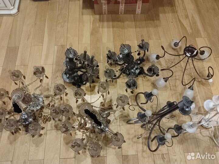 Люстры современные