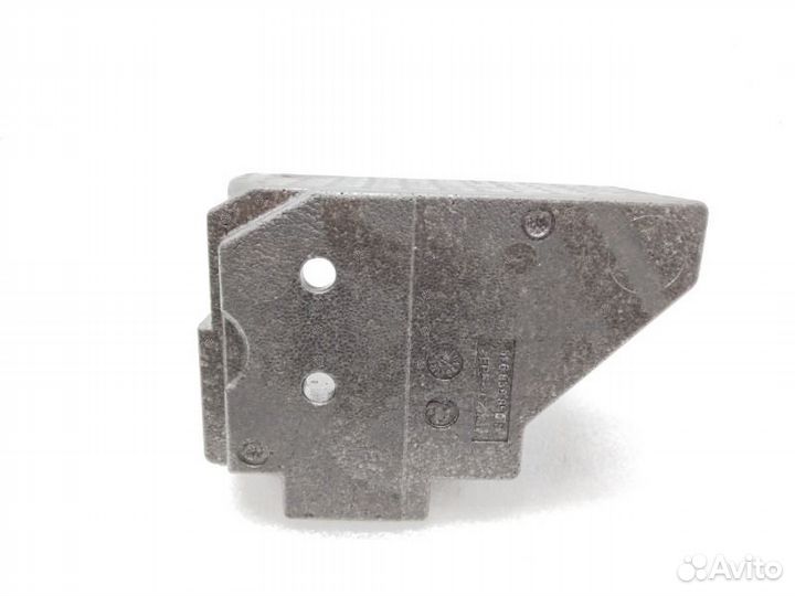 Ящик для инструментов задний правый Skoda Yeti