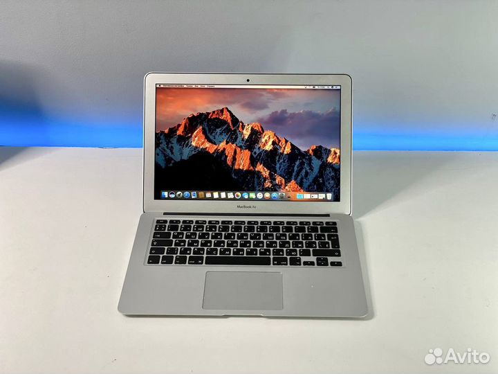 MacBook Air 2017 с Core i5 8g озу SSD диск