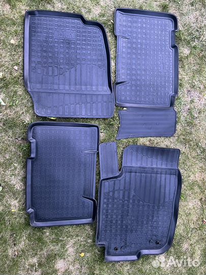 Автомобильные коврики для Rav 4