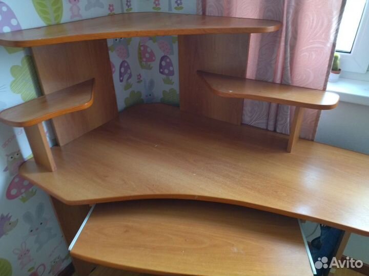 Компьютерный письменный стол