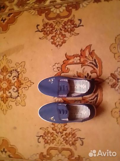 Спортивная женская обувь,мало б/у
