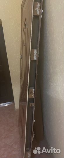 Дверь входная металлическая б/у
