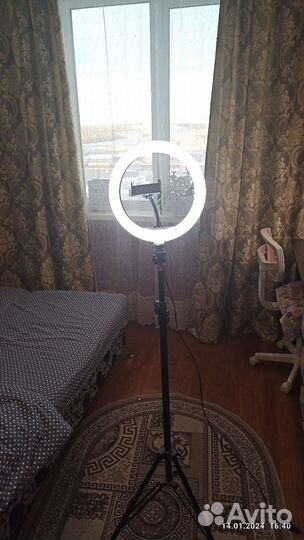 Кольцевая лампа со штативом бу