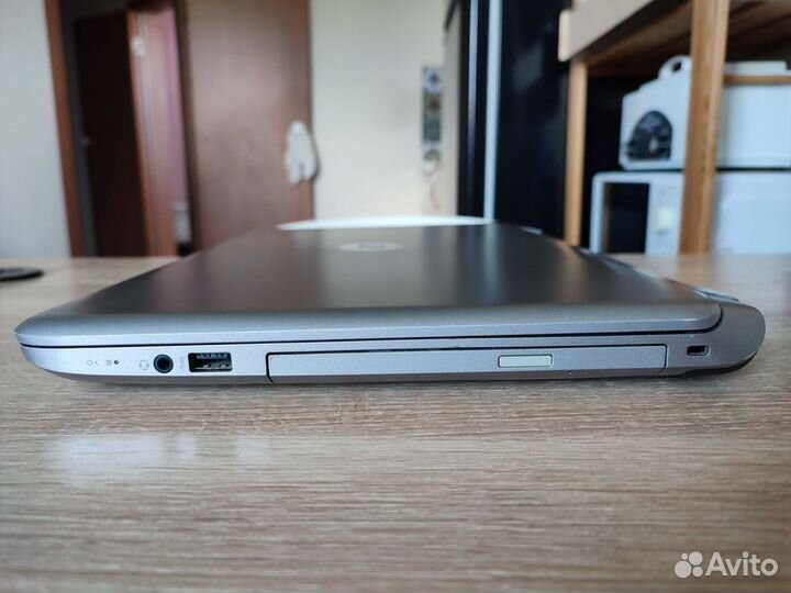 Игровой HP с сенсорным экраном