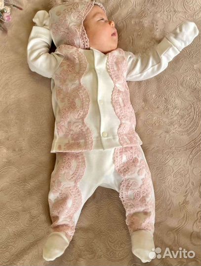 Комплект на выписку для девочки