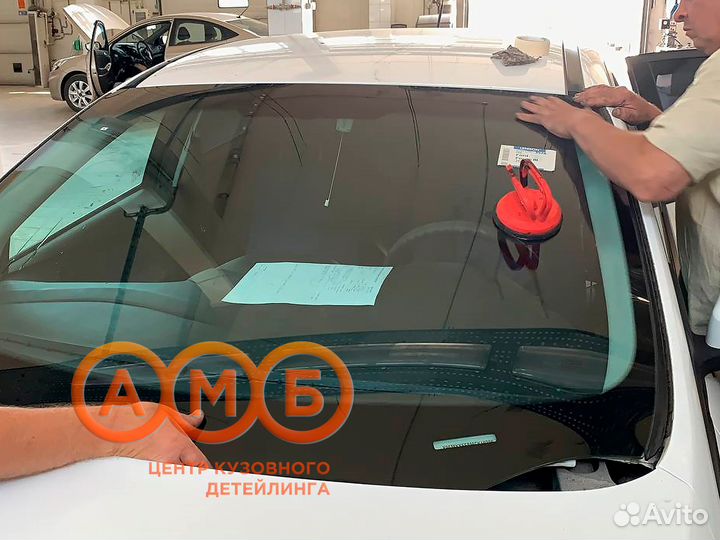 Лобовое стекло Hyundai Tucson III вклеим ловко