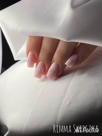 Модель на маникюр