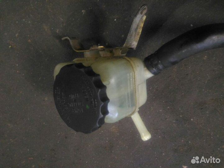 Бачок гур Toyota Avensis T220 1zzfe