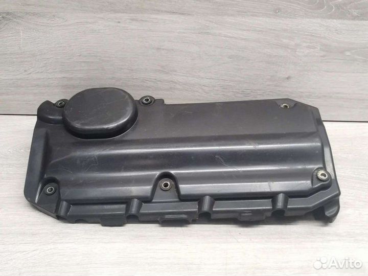 Крышка двигателя Mercedes Vito W639