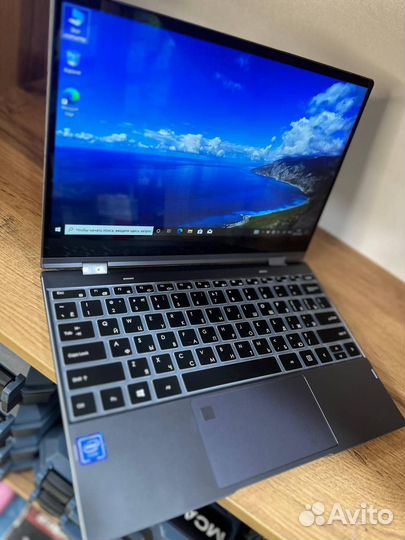 Ноутбук с сенсорным экраном трансформер