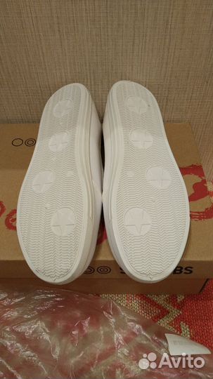 Кроссовки и слипоны