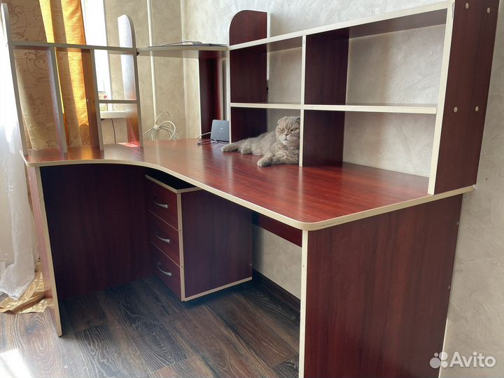 Компьютерный стол