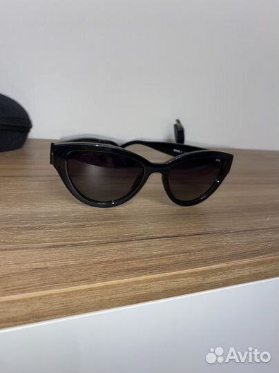 Солнцезащитные очки фирменные