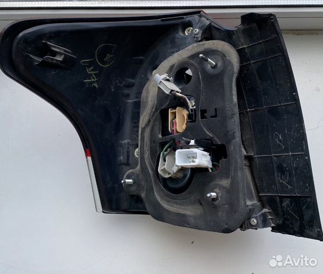 Фонарь Toyota Fielder