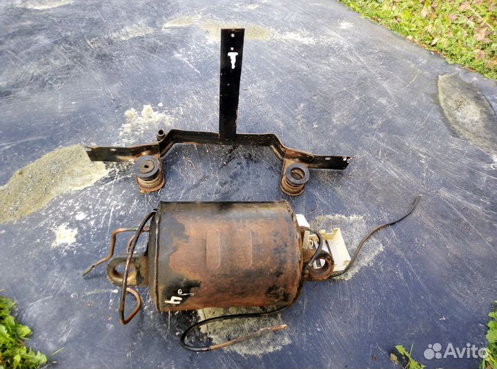 Компрессор и реле от холодильника Юрюзань-207