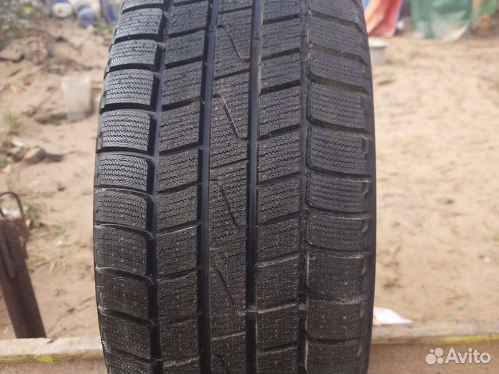 Hankook Winter I'Cept IZ2 235/45 R17 94T