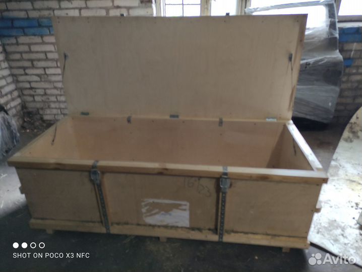 Деревянный ящик большой и мощный