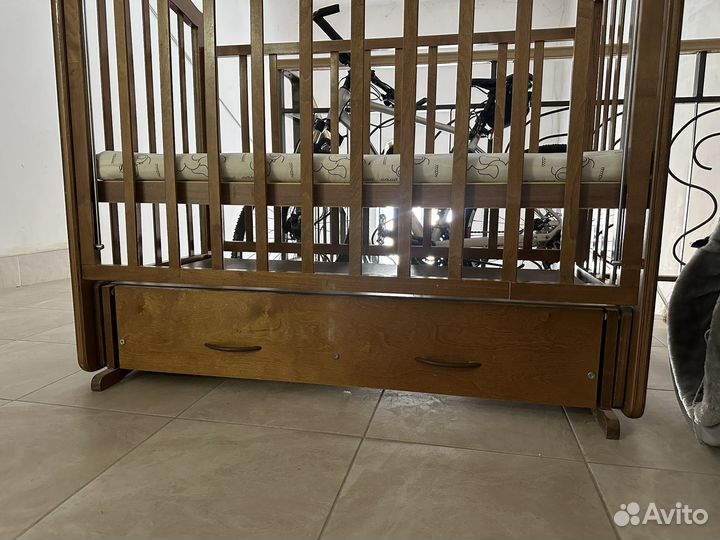 Детская кроватка