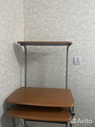 Компьютерное кресло и стол