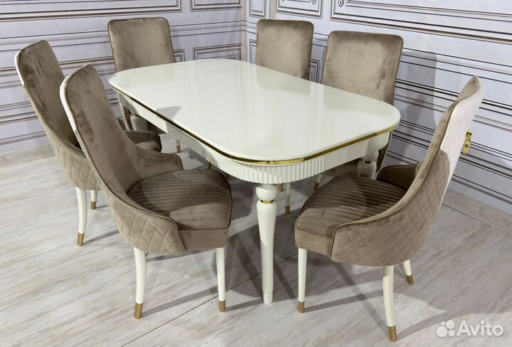 Стол и стулья