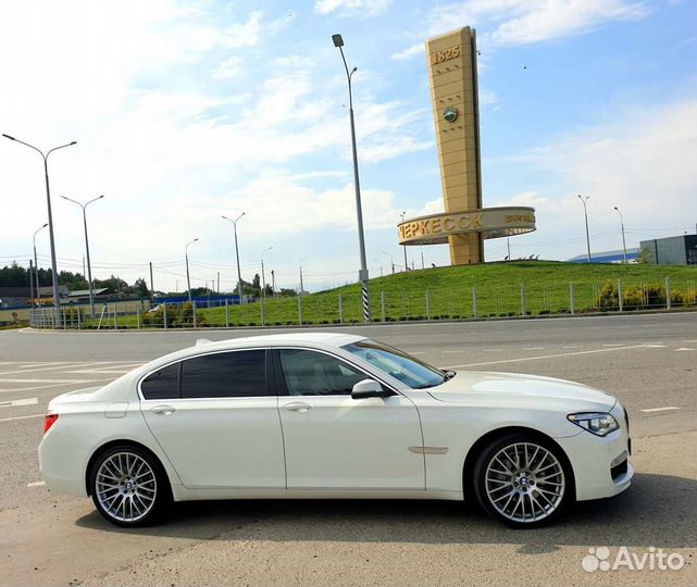 Прокат авто на свадьбу с водителем BMW 7 серии F02