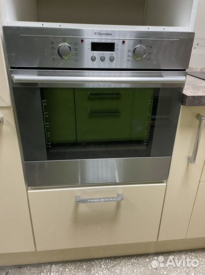 Кухонный гарнитур Лорена с встроенной техникой