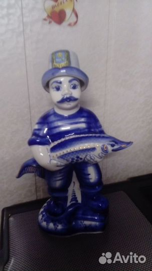 Штоф Рыбак с осетром, Астрахань, гжель