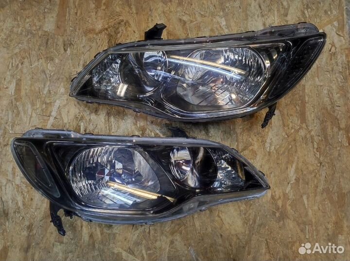 Фара левая / правая Honda Civic 4D 8 кузов