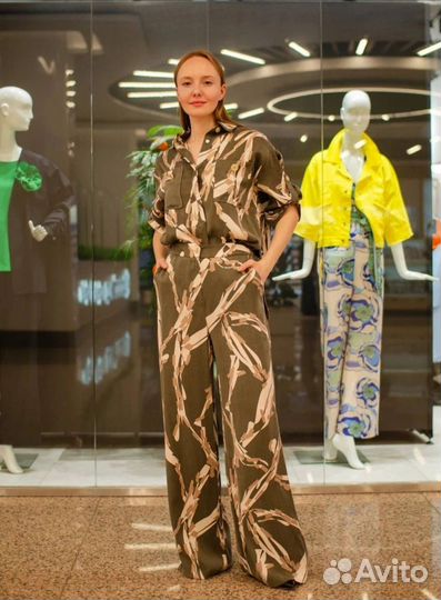 Магазин женской одежды.Прибыль 300 тыс.руб/ месяц