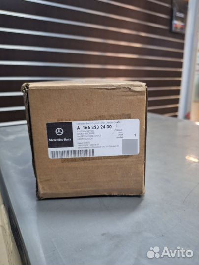 Амортизатор передний ML GLE W166 A1663232400 новый