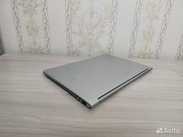 Ультрабук Samsung 13.3