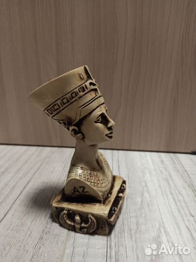 Статуэтка Нефертити из Египта